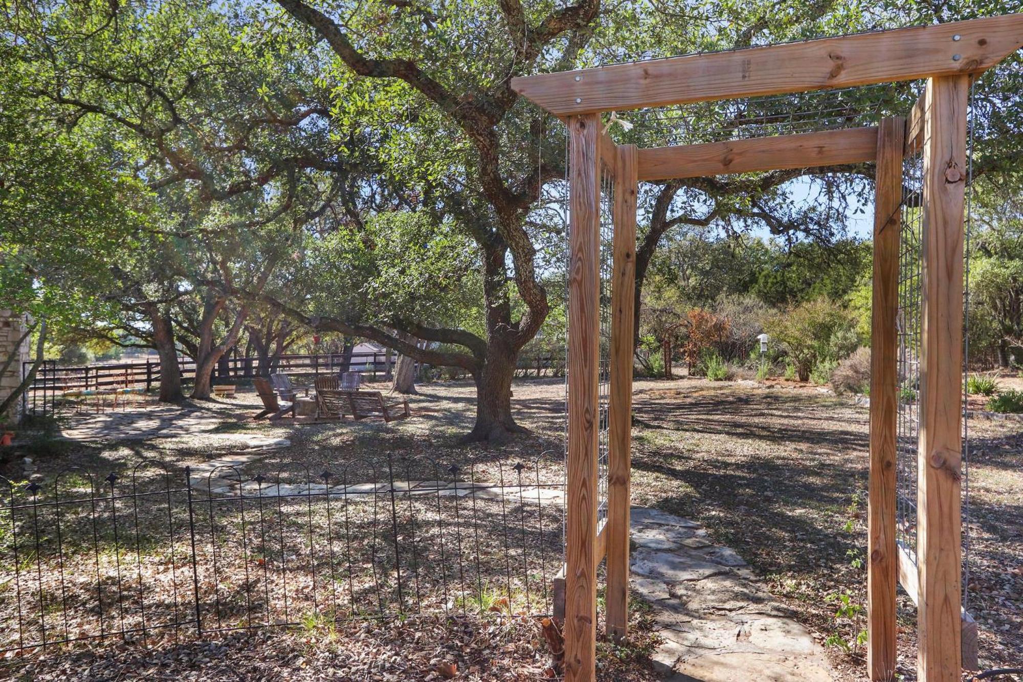 Red Donkey Cottage Wimberley Exterior foto
